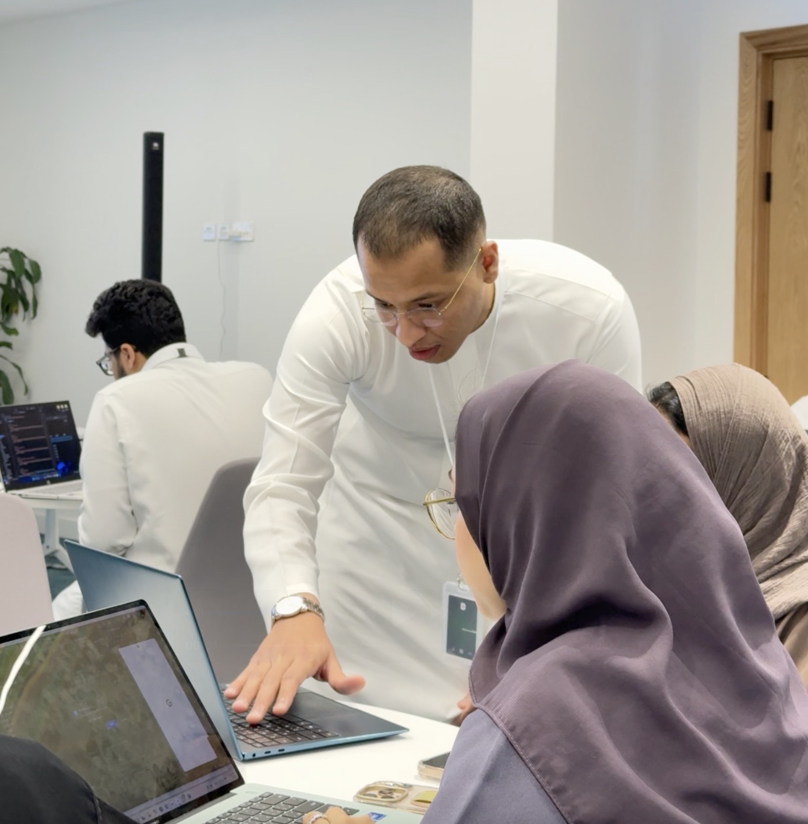 @yamdkh جانب من تقديم المعرفة  للمتدربين