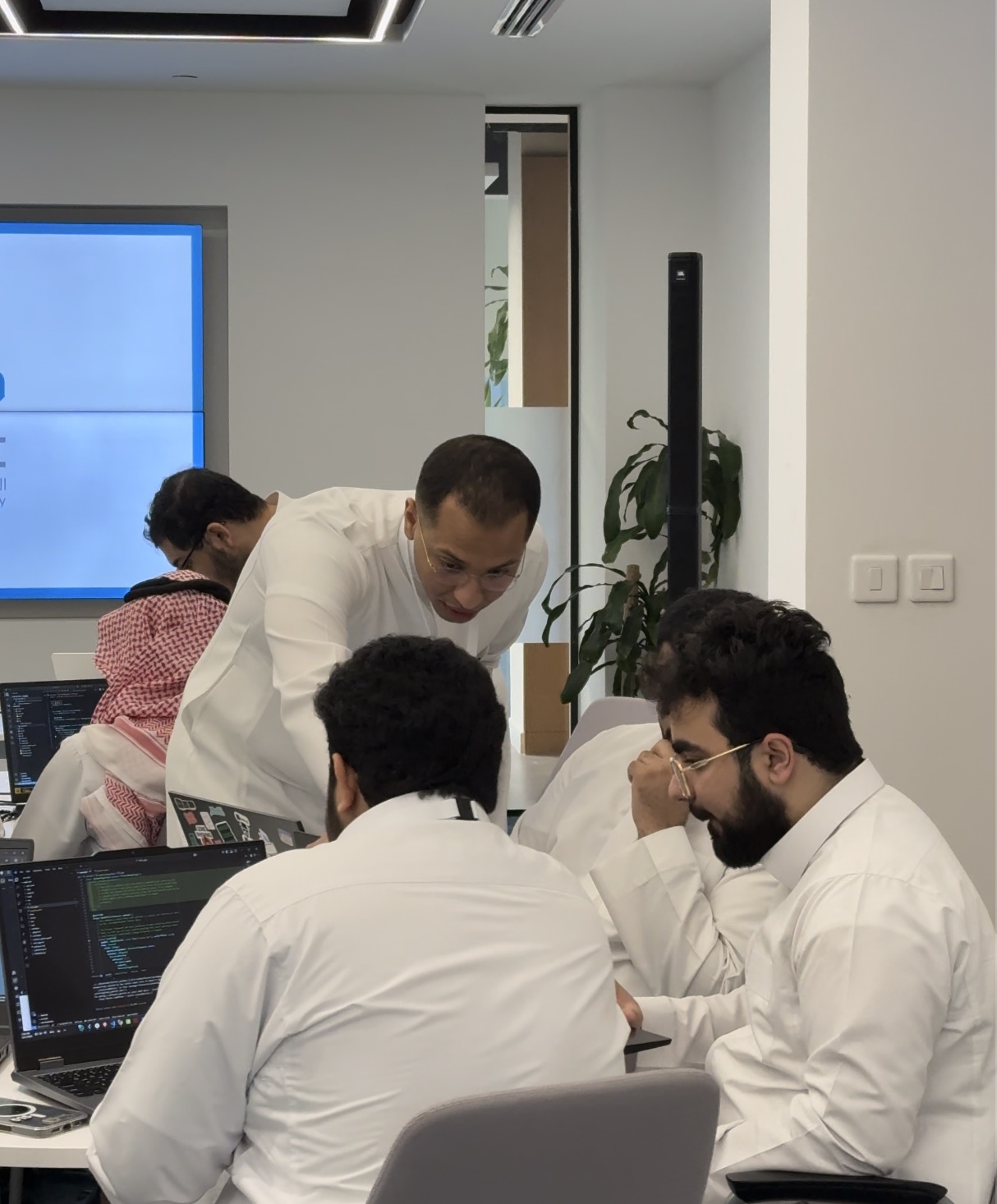 @yamdkh جانب من تقديم التوجيه و الإرشاد البرمجي للمتدربين