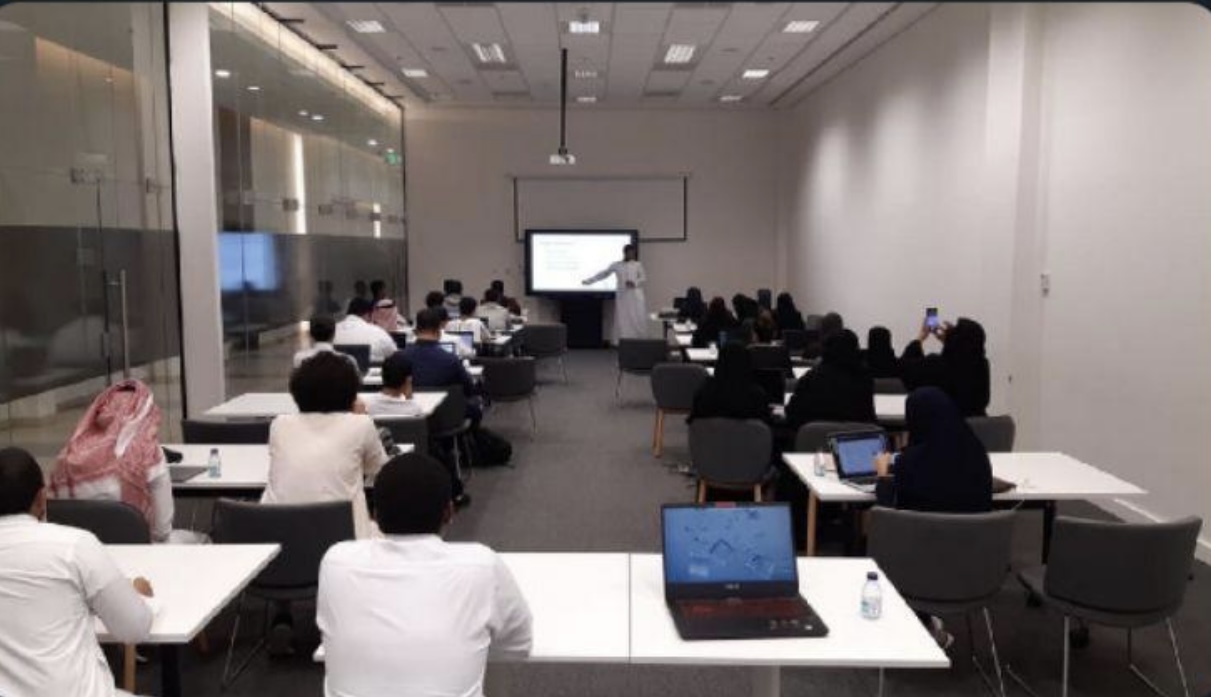 @yamdkh جانب أخر من تقديم إحدى الدورات في تطوير التطبيقات